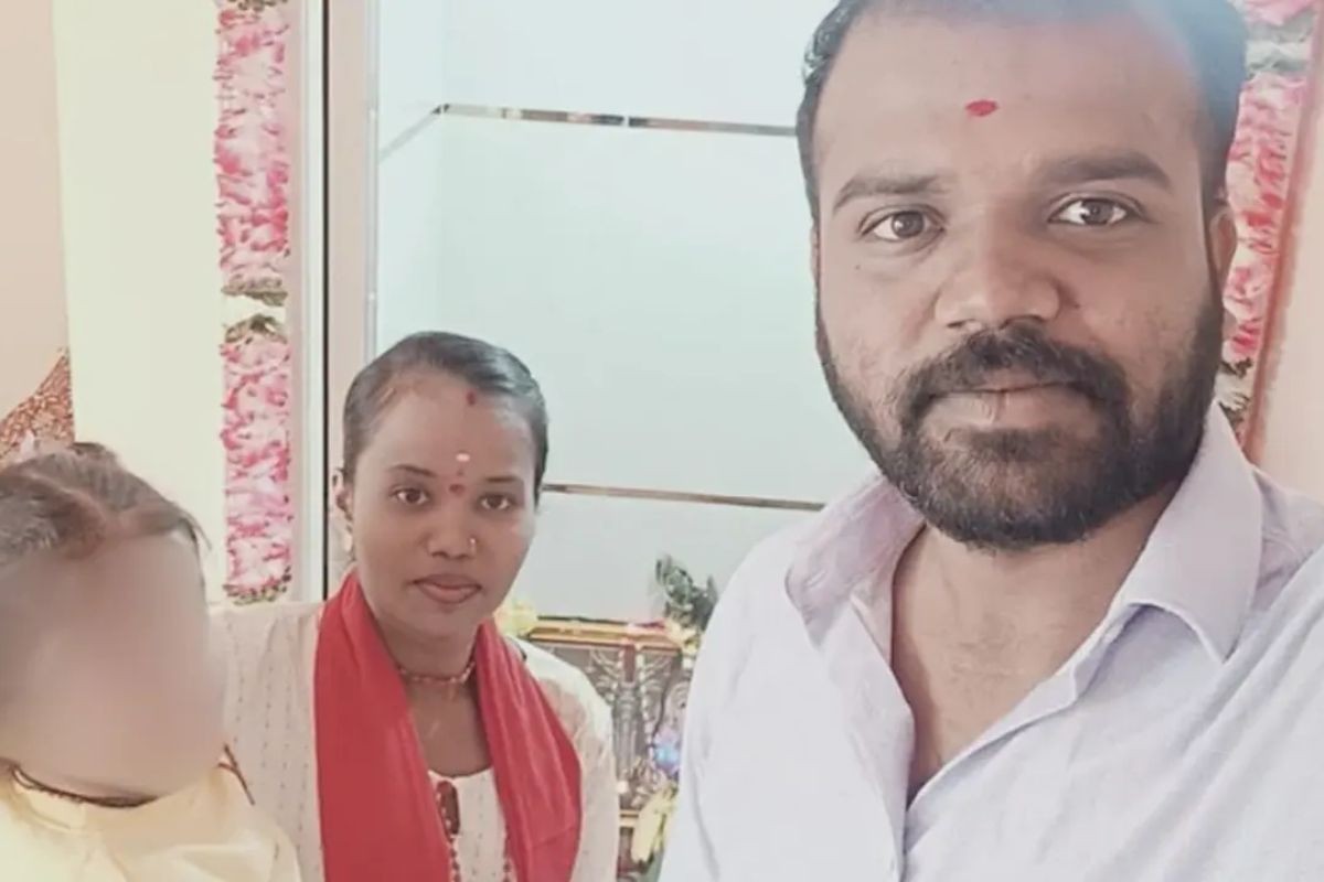 পরকীয়ার অভিযোগে স্ত্রীর শিরোশ্ছেদ, কাটা মাথা নিয়ে থানায় স্বামী