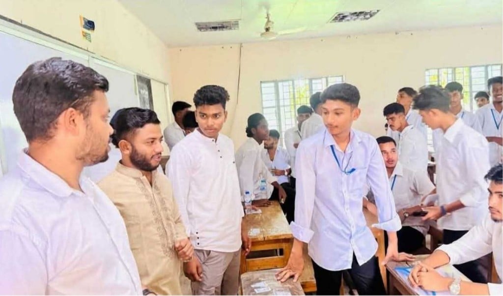 পরীক্ষাকেন্দ্রে অননুমোদিত প্রবেশ সেই ছাত্রদলের নেতা বহিষ্কার 1751028584 পরীক্ষাকেন্দ্রে অননুমোদিত প্রবেশ, সেই ছাত্রদলের নেতা বহিষ্কার