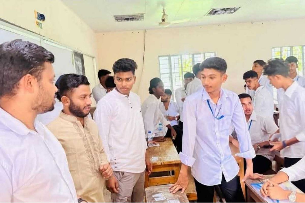 পরীক্ষাকেন্দ্রে অননুমোদিত প্রবেশ, সেই ছাত্রদলের নেতা বহিষ্কার