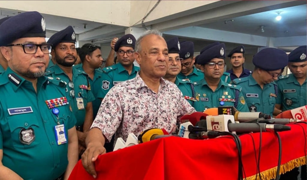 পুলিশের কেউ মামলা বাণিজ্যে জড়ালে ছাড় নয় স্বরাষ্ট্র উপদেষ্টা 1749541271 পুলিশের কেউ মামলা বাণিজ্যে জড়ালে ছাড় নয়: স্বরাষ্ট্র উপদেষ্টা