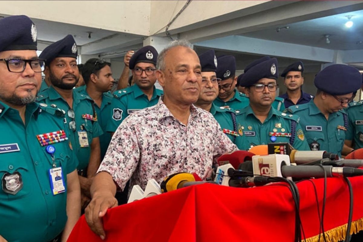 পুলিশের কেউ মামলা বাণিজ্যে জড়ালে ছাড় নয়: স্বরাষ্ট্র উপদেষ্টা
