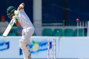 প্রথম দিনেই ৮ উইকেট হারাল বাংলাদেশ