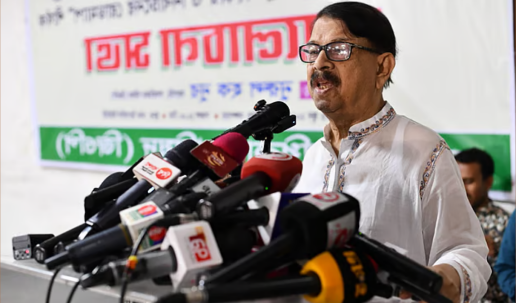 প্রশ্ন করলে জবাবের বদলে মিষ্টি হাসি দিয়ে বিদায় করে দেন ড. ইউনূস 1748960080 প্রশ্ন করলে জবাবের বদলে মিষ্টি হাসি দিয়ে বিদায় করে দেন ড. ইউনূস: মান্না