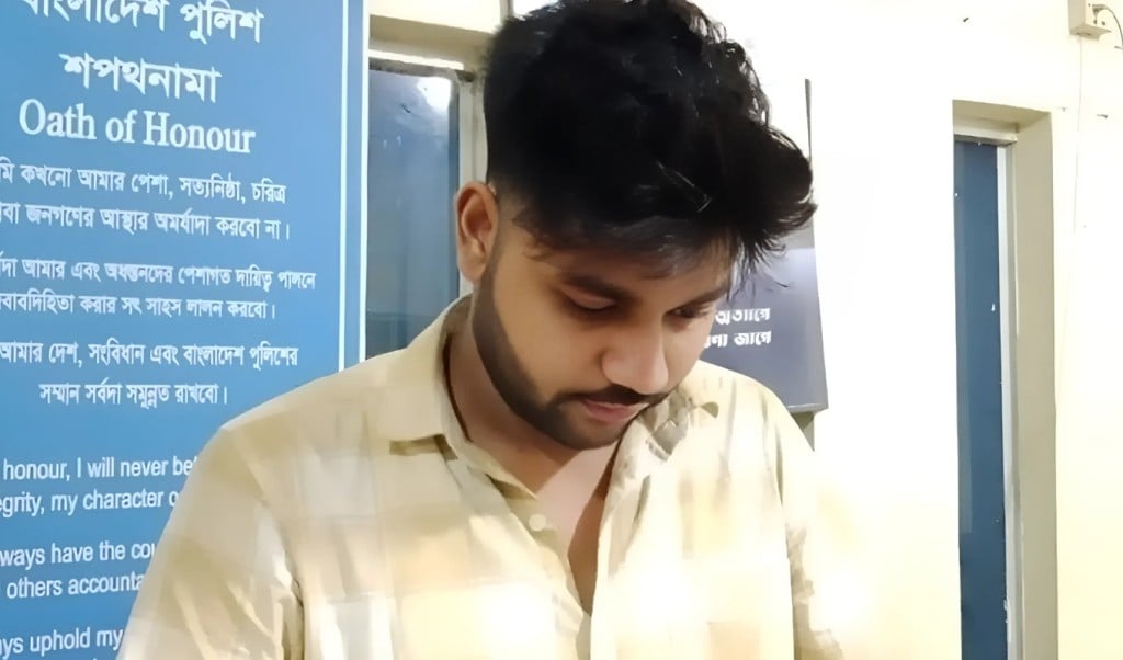 প্রেমের টানে ভারতীয় যুবক লালমনিরহাটে আটক করলো পুলিশ 1751253787 প্রেমের টানে লালমনিরহাটে এসে পুলিশের হাতে আটক ভারতীয় যুবক