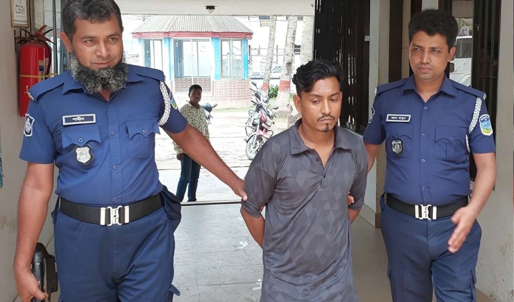 প্রেমের ফাঁদে পড়ে ১৪ হাজার রিয়াল খোয়ালেন প্রবাসী, গ্রেপ্তার ১ 2 প্রেমের ফাঁদে পড়ে বৈদেশিক মুদ্রা খোয়ালেন প্রবাসী গ্রেপ্তার ১ 1750654021 প্রেমের ফাঁদে পড়ে ১৪ হাজার রিয়াল খোয়ালেন প্রবাসী, গ্রেপ্তার ১