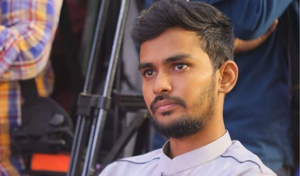 বিমানবন্দরে উপদেষ্টা আসিফ মাহমুদের ব্যাগ থেকে গুলির ম্যাগাজিন উদ্ধার 4 বিমানবন্দরে উপদেষ্টা আসিফ মাহমুদের ব্যাগ থেকে গুলির ম্যাগাজিন উদ্ধার 1751212320 বিমানবন্দরে উপদেষ্টা আসিফ মাহমুদের ব্যাগ থেকে গুলির ম্যাগাজিন উদ্ধার