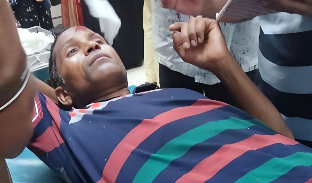 বিয়ে বাড়িতে নাচ নিয়ে দুই গ্রামের সংঘর্ষ ককটেল বিস্ফোরণে আহত ১৫ 1749793847 বিয়ে বাড়িতে নাচ নিয়ে দুই গ্রামের সংঘর্ষ, ককটেল বিস্ফোরণে আহত ১৫