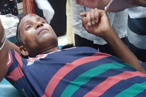 বিয়ে বাড়িতে নাচ নিয়ে দুই গ্রামের সংঘর্ষ, ককটেল বিস্ফোরণে আহত ১৫