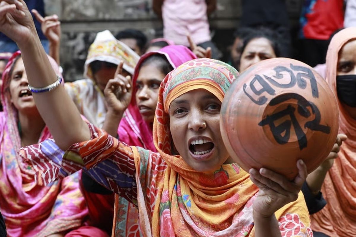 বেতন-বোনাস না পেলে বাড়ি যাবো কীভাবে?