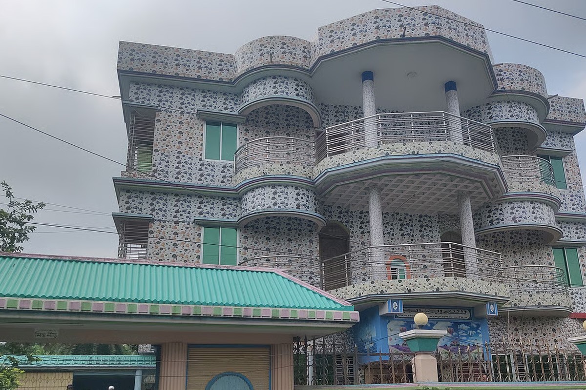 ব্যবসায়ী দম্পতিকে পিটিয়ে বেঁধে ডাকাতি, ১৫০ ভরি স্বর্ণালংকার ও টাকা লুট