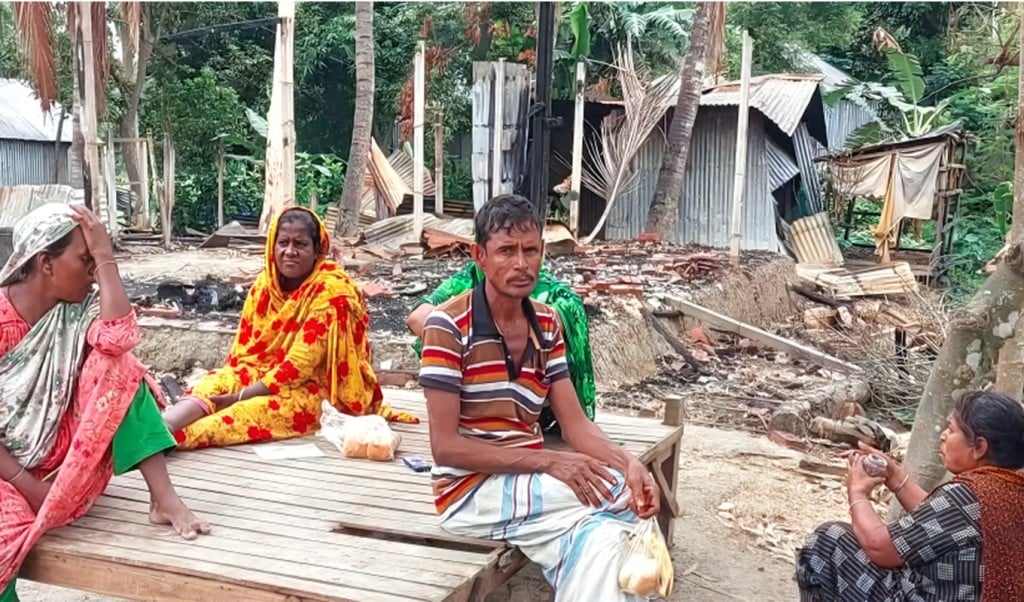 ভাঙচুর লুটপাট ও অগ্নিসংযোগে নিঃস্ব ভাঙ্গুড়ার ৭ পরিবার 1750750560 ভাঙচুর, লুটপাট ও অগ্নিসংযোগে নিঃস্ব ভাঙ্গুড়ার ৭ পরিবার