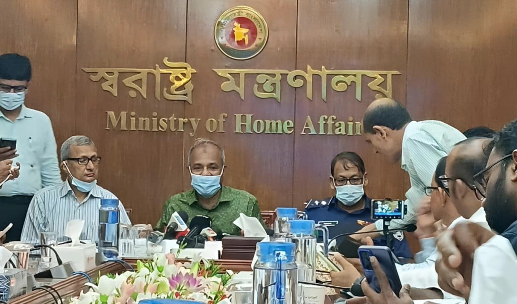 ভারতে বাংলাদেশি নাগরিক থাকলে বৈধ চ্যানেলে পাঠানোর অনুরোধ স্বরাষ্ট্র উপদেষ্টার 1749973121 ভারতে বাংলাদেশি নাগরিক থাকলে বৈধ চ্যানেলে পাঠানোর অনুরোধ স্বরাষ্ট্র উপদেষ্টার
