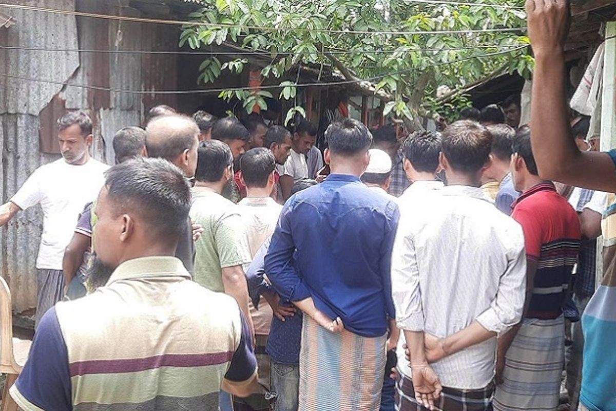ভালুকায় তালাবদ্ধ ঘর থেকে নারীর অর্ধগলিত লাশ, স্বামী পলাতক
