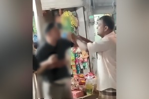 শিক্ষককে খুঁটিতে বেঁধে মারধর, ভিডিও ভাইরাল