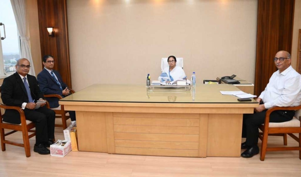 মমতার সঙ্গে সাক্ষাৎ করলেন ভারতে নিযুক্ত বাংলাদেশি হাইকমিশনার 1750690670 মমতার সঙ্গে সাক্ষাৎ করলেন ভারতে নিযুক্ত বাংলাদেশি হাইকমিশনার