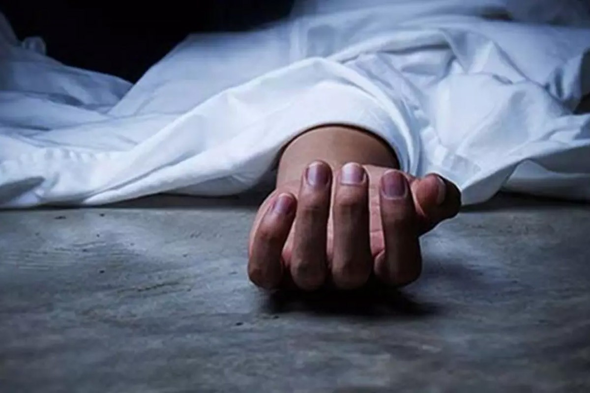 রাস্তার ধার থেকে যুবকের গলা কাটা মরদেহ উদ্ধার
