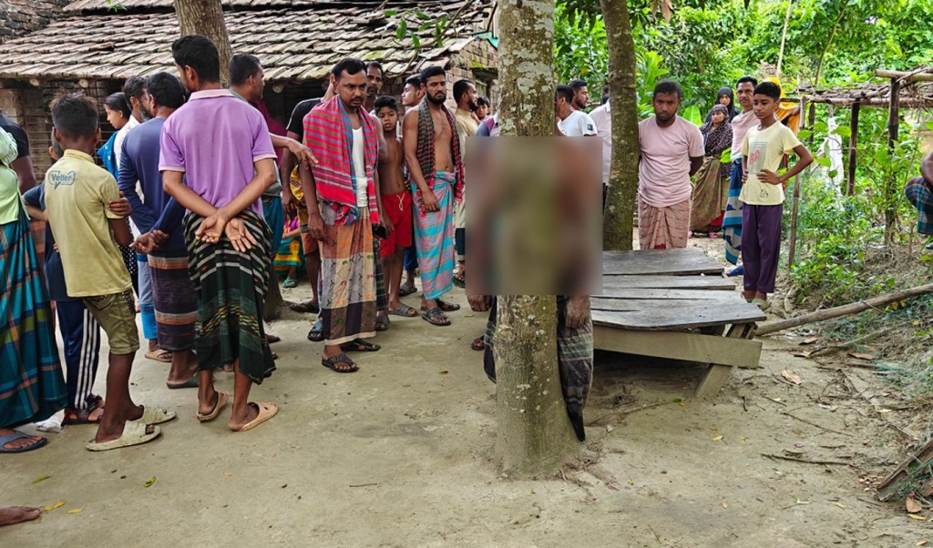 মাঠে পড়েছিলো স্ত্রীর নিথর দেহ স্বামীর ঝুলছিলো গাছে 1749884780 মাঠে পড়েছিলো স্ত্রীর নিথর দেহ, স্বামীর ঝুলছিলো গাছে