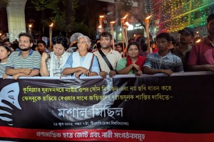 মুরাদনগরে ধর্ষণের প্রতিবাদে ঢাবিতে মশাল মিছিল