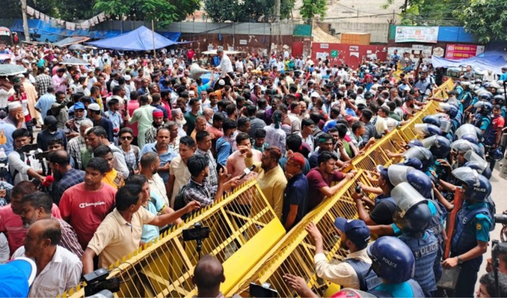 যমুনা অভিমুখে পদযাত্রায় চাকরিচ্যুত বিডিআর সদস্যদের পুলিশের বাধা 1750674740 যমুনা অভিমুখে পদযাত্রায় চাকরিচ্যুত বিডিআর সদস্যদের পুলিশের বাধা