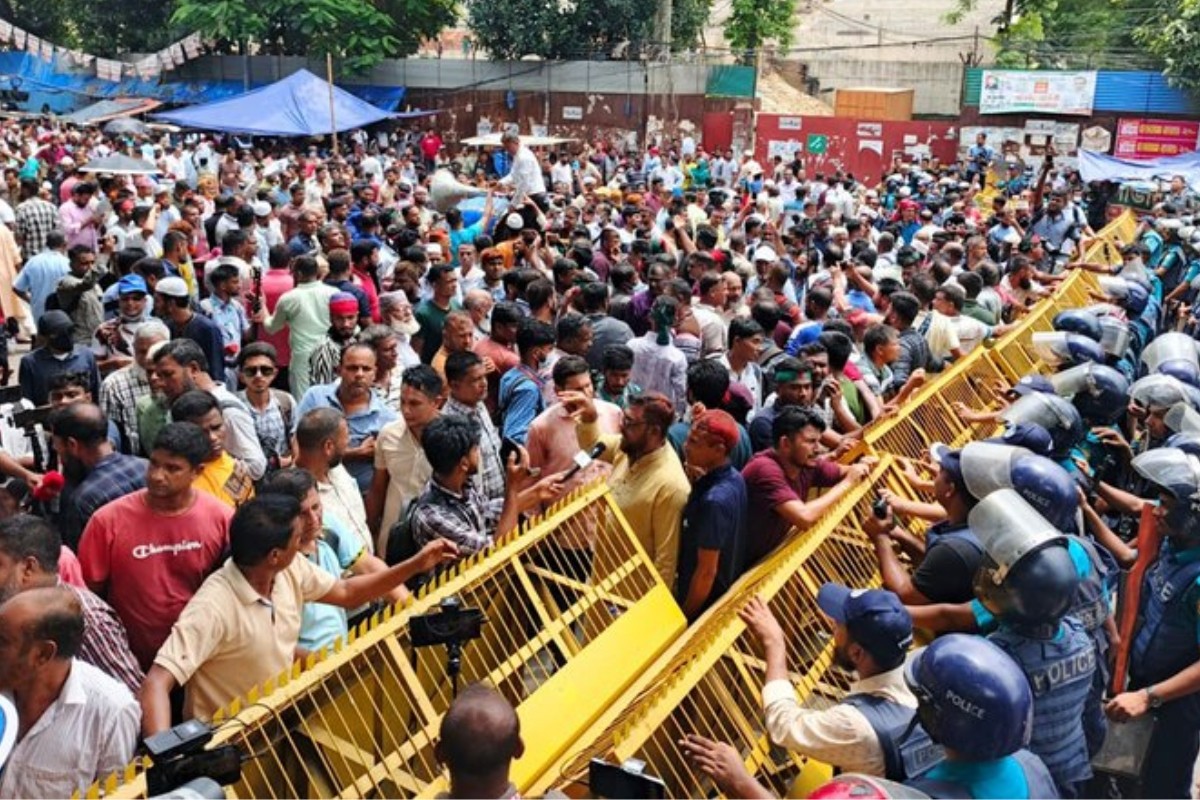 যমুনা অভিমুখে পদযাত্রায় চাকরিচ্যুত বিডিআর সদস্যদের পুলিশের বাধা