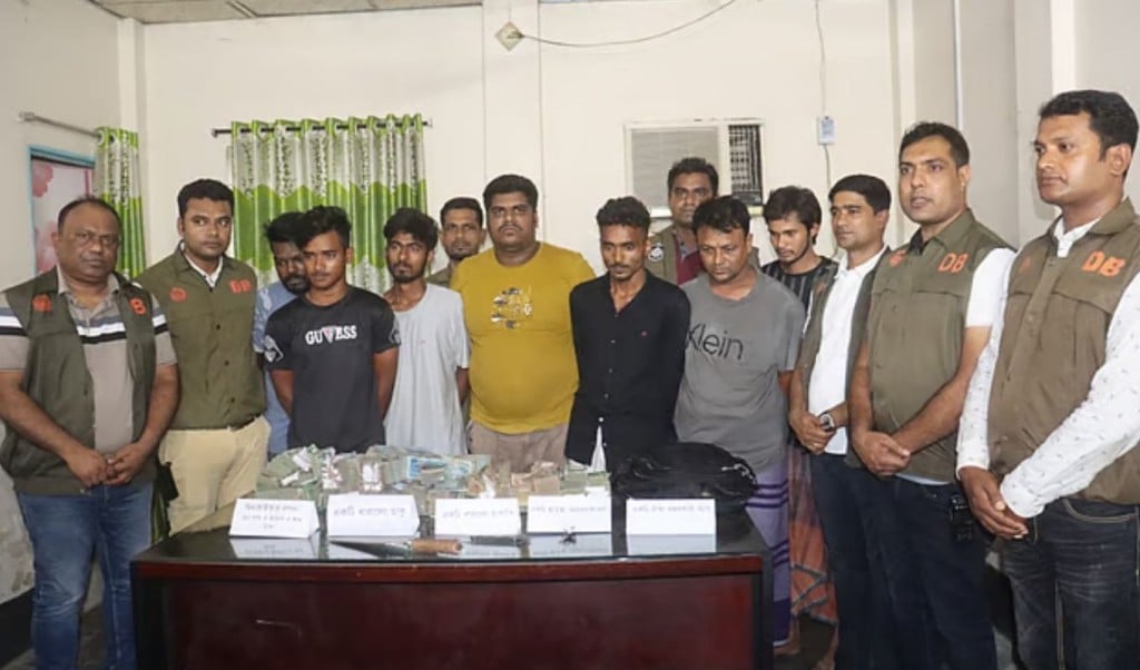 যশোরে নগদের টাকা ছিনতাইয়ের ঘটনায় গ্রেপ্তার ৭ টাকা উদ্ধার 1750250479 যশোরে নগদের টাকা ছিনতাইয়ের ঘটনায় গ্রেপ্তার ৭, টাকা উদ্ধার