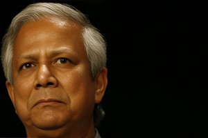 ড. ইউনূসের যুক্তরাজ্য সফর নিয়ে যত বিতর্ক