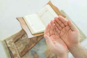 যে ৬ কারণে জীবনে অভাব আসে