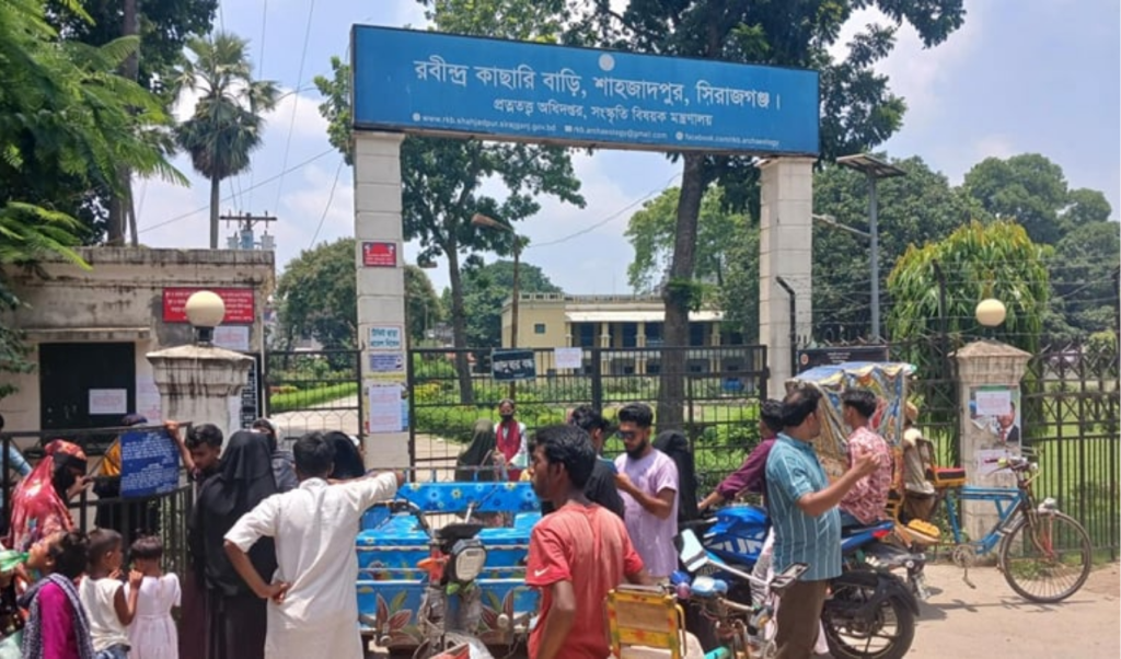 রবীন্দ্র কাছারিবাড়িতে ভাঙচুর অনির্দিষ্টকালের জন্য দর্শনার্থী প্রবেশে নিষেধাজ্ঞা 1749645488 রবীন্দ্র কাছারিবাড়িতে ভাঙচুর, অনির্দিষ্টকালের জন্য দর্শনার্থী প্রবেশে নিষেধাজ্ঞা