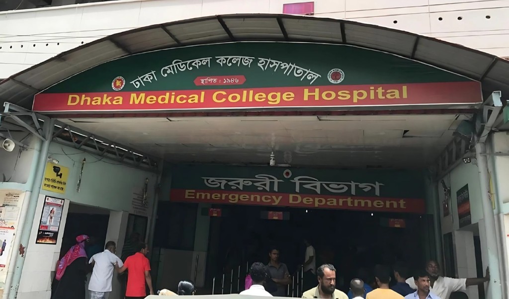 রাজধানীতে ছাদ থেকে লাফ দিয়ে ব্যবসায়ীর আত্মহত্যা 1751182843 রাজধানীতে ছাদ থেকে লাফ দিয়ে ব্যবসায়ীর আত্মহত্যা