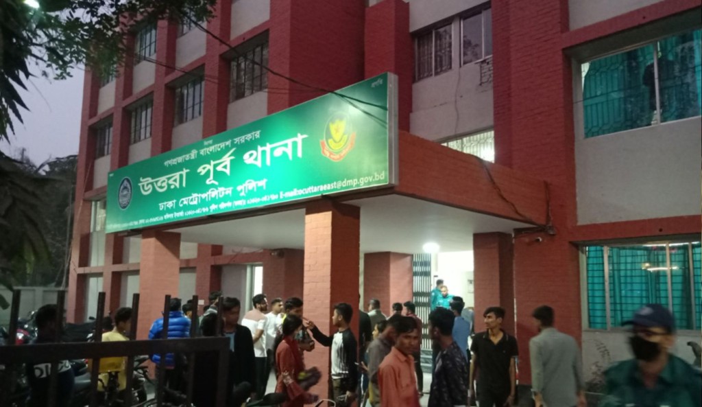 রাজধানীতে ট্রাকচাপায় তিন পথচারী নিহত 1751175309 উত্তরায় ট্রাকচাপায় তিন পথচারী নিহত
