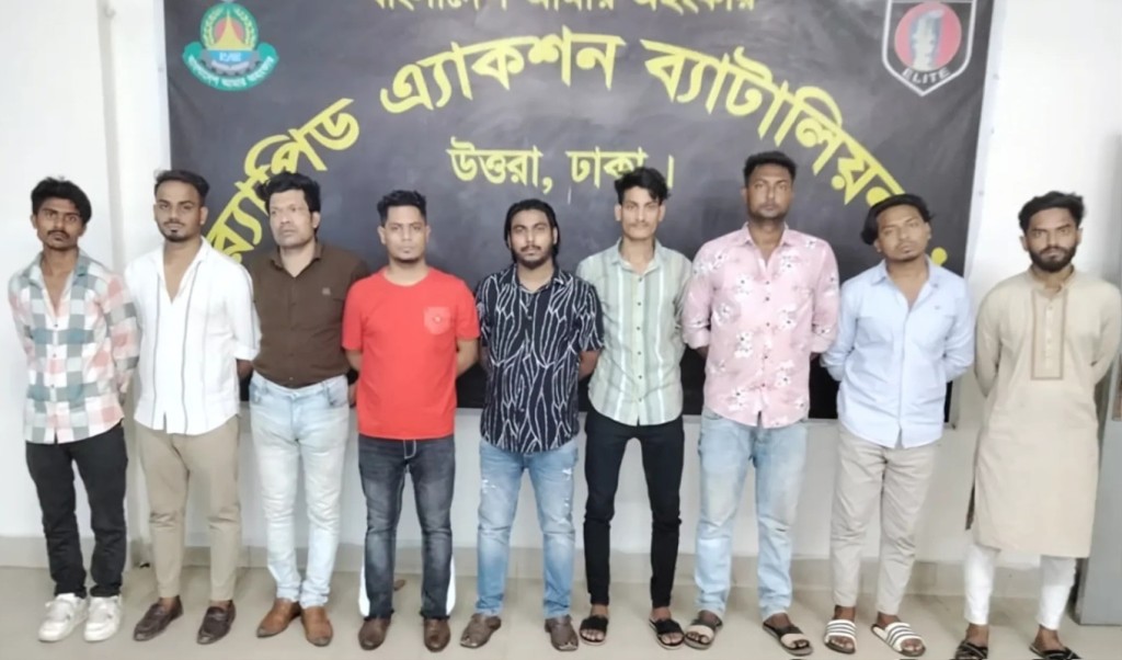 রাজধানীতে ‘মব সৃষ্টি করে আবাসিক হোটেল দখলের চেষ্টায় আটক ৯ 1751164535 রাজধানীতে ‘মব’ সৃষ্টি করে আবাসিক হোটেল দখলের চেষ্টায় আটক ৯