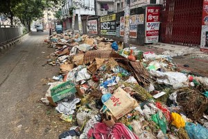 রাতে শতভাগ বর্জ্য অপসারণের দাবি, সকালে ভিন্ন চিত্র