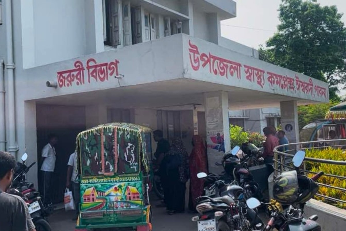 লিচুর টানে থেমেছিল পথ, কাভার্ডভ্যান চাপায় থেমে গেল মা-মেয়েসহ তিন প্রাণ