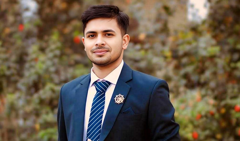 শার্ট ও ক্যাপ পরিয়ে বান্ধবীকে হলে নিয়ে রাবি ছাত্রের রাতযাপন 1750487470 শার্ট ও ক্যাপ পরিয়ে বান্ধবীকে হলে নিয়ে রাবি ছাত্রের রাতযাপন