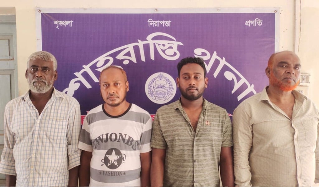 শাহরাস্তিতে আওয়ামী লীগের ঝটিকা মিছিল গ্রেপ্তার ৪ 1750768491 শাহরাস্তিতে আওয়ামী লীগের ঝটিকা মিছিল, গ্রেপ্তার ৪