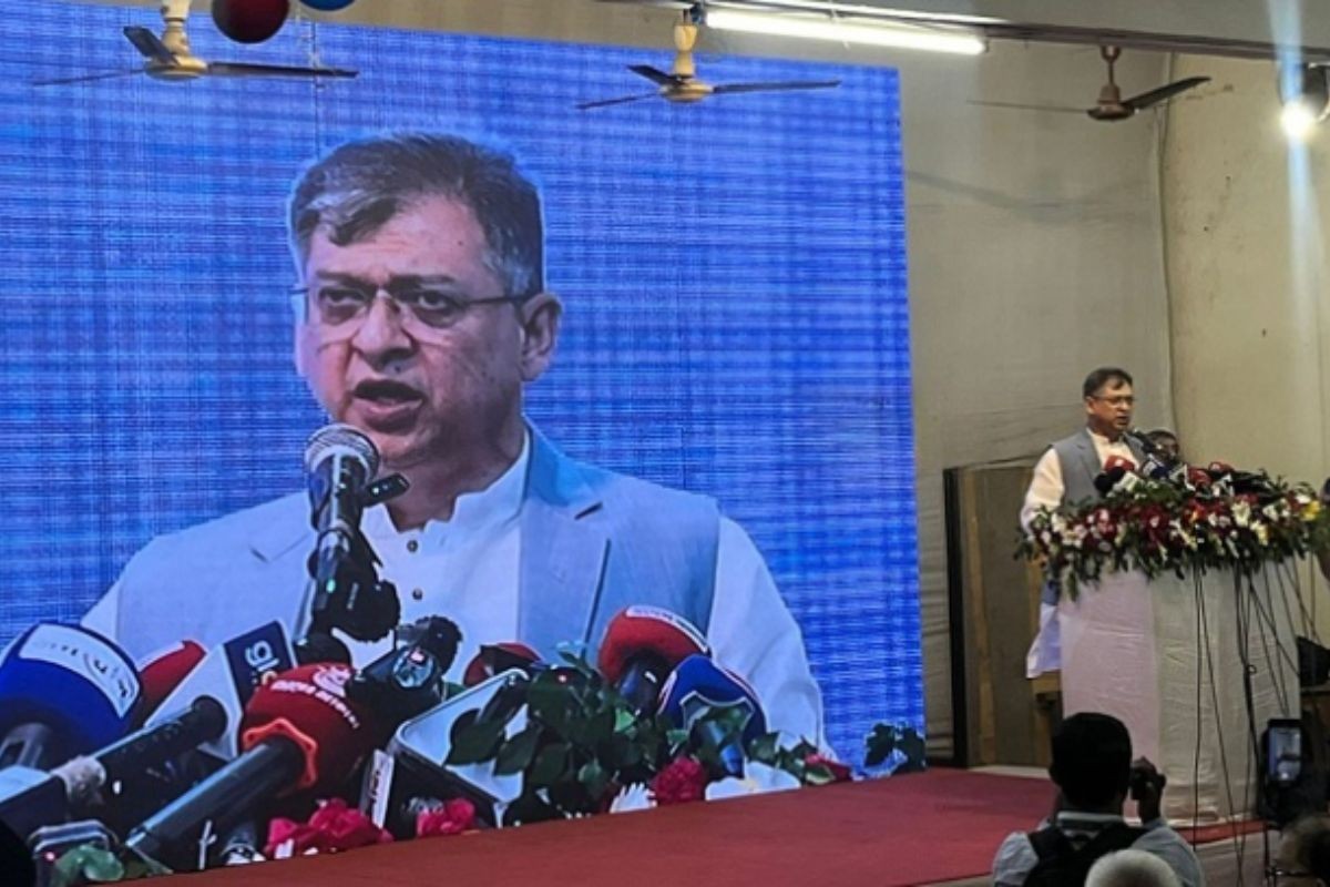 সংস্কার কাজে আলোচনার চেয়ে খাওয়াদাওয়া বেশি হচ্ছে: সালাহউদ্দিন আহমদ