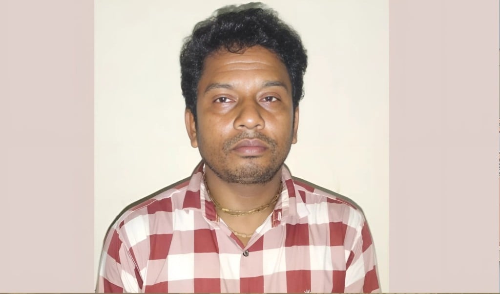 সম্ভ্রম রক্ষায় চলন্ত অটোরিকশা থেকে কলেজছাত্রীর লাফ গ্রেপ্তার চালক 1750833219 সম্ভ্রম রক্ষায় চলন্ত অটোরিকশা থেকে কলেজছাত্রীর লাফ, গ্রেপ্তার চালক