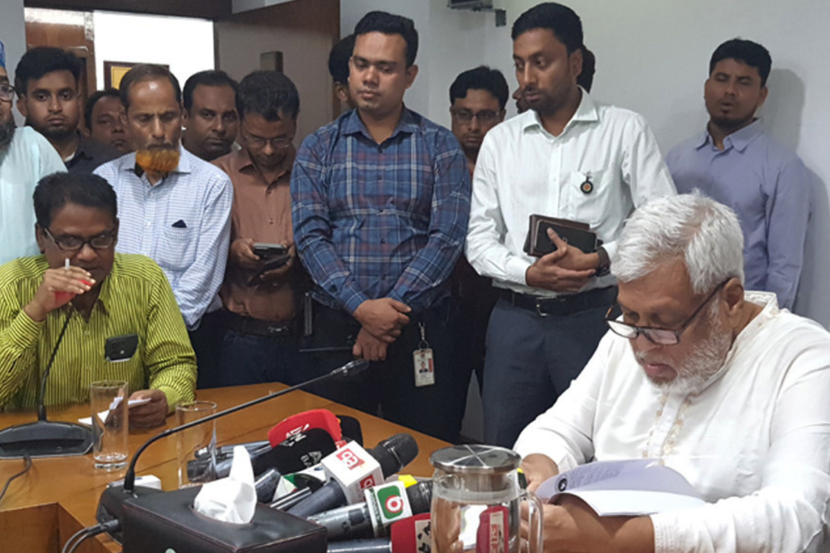 সরকারি চাকরি আইন সংশোধন অধ্যাদেশে ‘ত্রুটি’ স্বীকার করলেন উপদেষ্টা