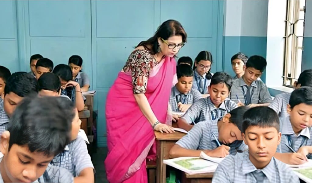 সরকারি মাধ্যমিক শিক্ষকদের ১২ দুঃখ 1750061719 সরকারি মাধ্যমিক শিক্ষকদের ১২ দুঃখ: নেই পদোন্নতি, ঝুলে আছে টাইম স্কেল ও মর্যাদা