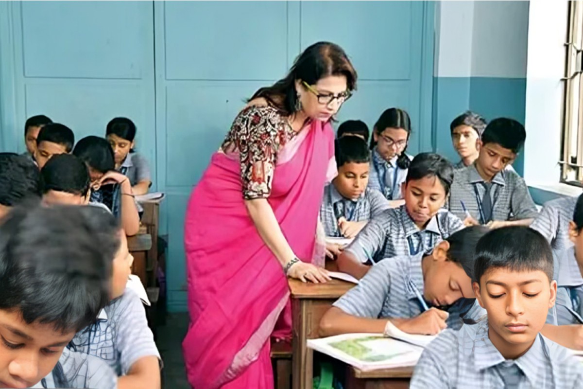 সরকারি মাধ্যমিক শিক্ষকদের ১২ দুঃখ: নেই পদোন্নতি, ঝুলে আছে টাইম স্কেল ও মর্যাদা
