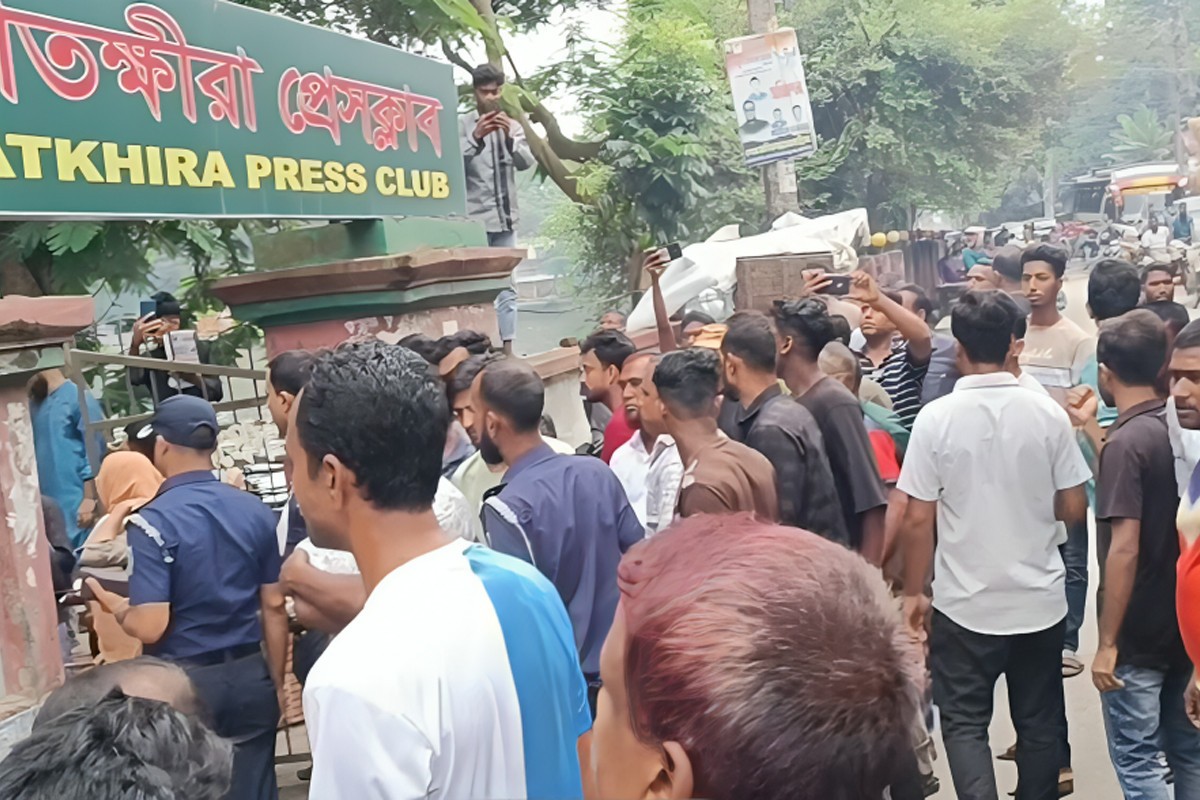 সাতক্ষীরা প্রেসক্লাবে সাংবাদিকদের ওপর হামলা, আহত ৩০