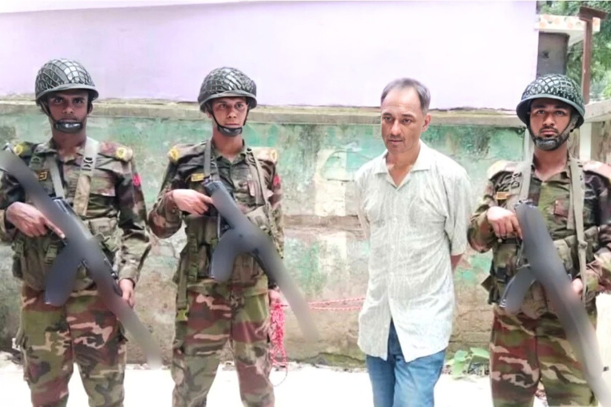 সাবেক এমপি রিফাত আমিনের বাড়িতে অভিযান, অস্ত্র-মাদকসহ ছেলে আটক
