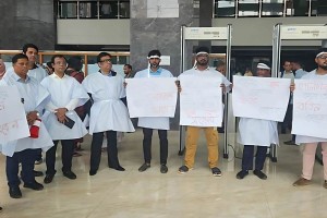 সারাদেশে এনবিআর কর্মকর্তাদের তিন ঘণ্টার কলমবিরতি