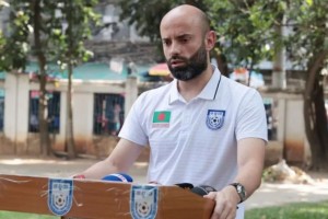 সিঙ্গাপুরকে হারিয়ে দেশবাসীকে ঈদের উপহার দিতে চাই: কাবরেরা