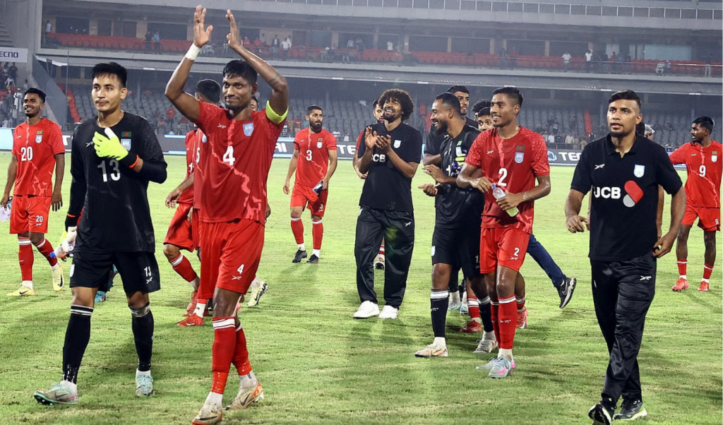 সিঙ্গাপুরের বিপক্ষে মাঠে বাংলাদেশ 1749562185 সিঙ্গাপুরের বিপক্ষে মাঠে বাংলাদেশ, শমিতের অভিষেকের দিনে আছেন হামজা-ফাহামেদুলও