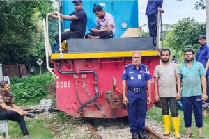 সীতাকুণ্ডে মালবাহী ট্রেনের ইঞ্জিন লাইনচ্যুত