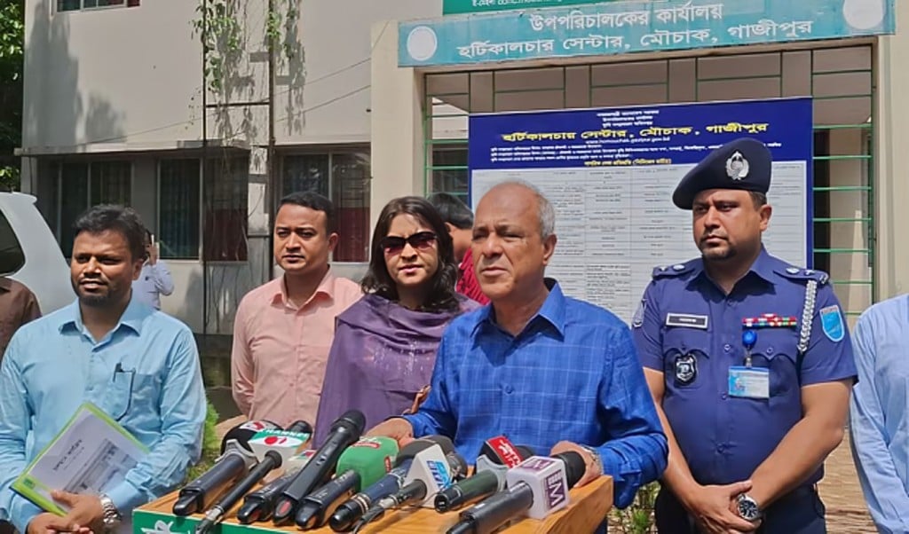 স্বরাষ্ট্র উপদেষ্টা 1750657678 সাবেক সিইসির সঙ্গে মবকাণ্ড নিয়ে যা বললেন স্বরাষ্ট্র উপদেষ্টা