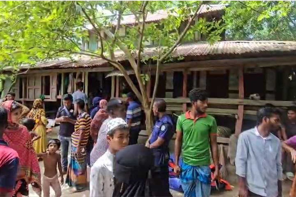 সৎ মা ও দাদিকে গলা কেটে হত্যা