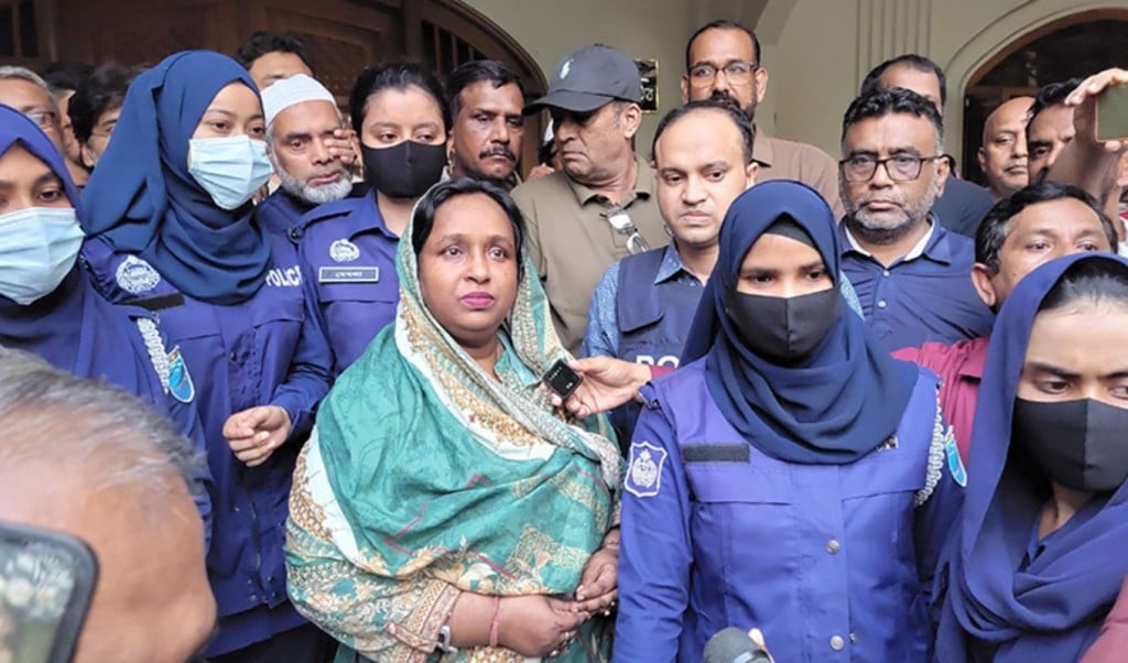 হত্যা মামলায় রিমান্ড শেষে কারাগারে আইভী 1750951191 হত্যা মামলায় রিমান্ড শেষে কারাগারে আইভী