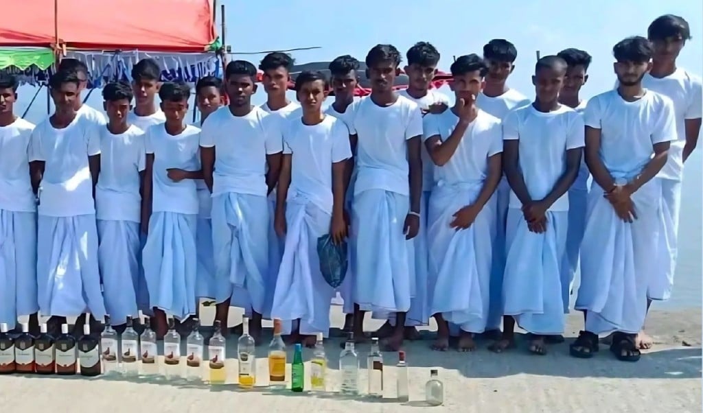 হাওরে নৌকায় মাদক নিয়ে উন্মাদনা আটক ৩৯ 1749896811 হাওরে নৌকায় মাদক নিয়ে উন্মাদনা, আটক ৩৯